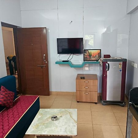 Beautiful 1 BHK With Pool Wi-Fi Cooking Gas Gym Caretakers Apartment Old Goa Exterior photo