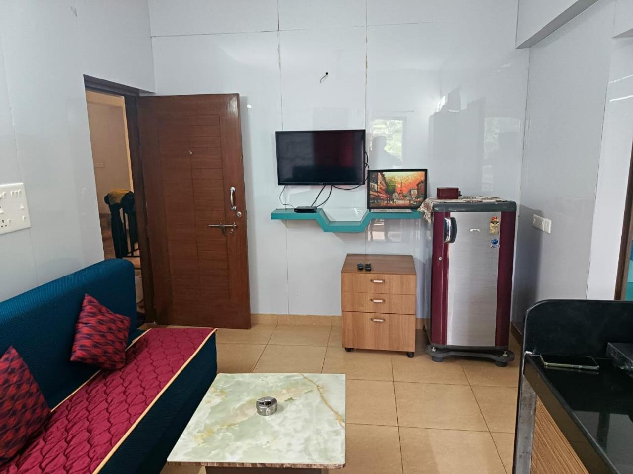 Beautiful 1 BHK With Pool Wi-Fi Cooking Gas Gym Caretakers Apartment Old Goa Exterior photo