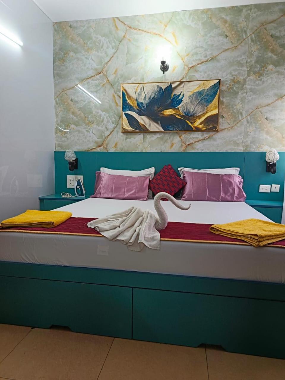 Beautiful 1 BHK With Pool Wi-Fi Cooking Gas Gym Caretakers Apartment Old Goa Exterior photo