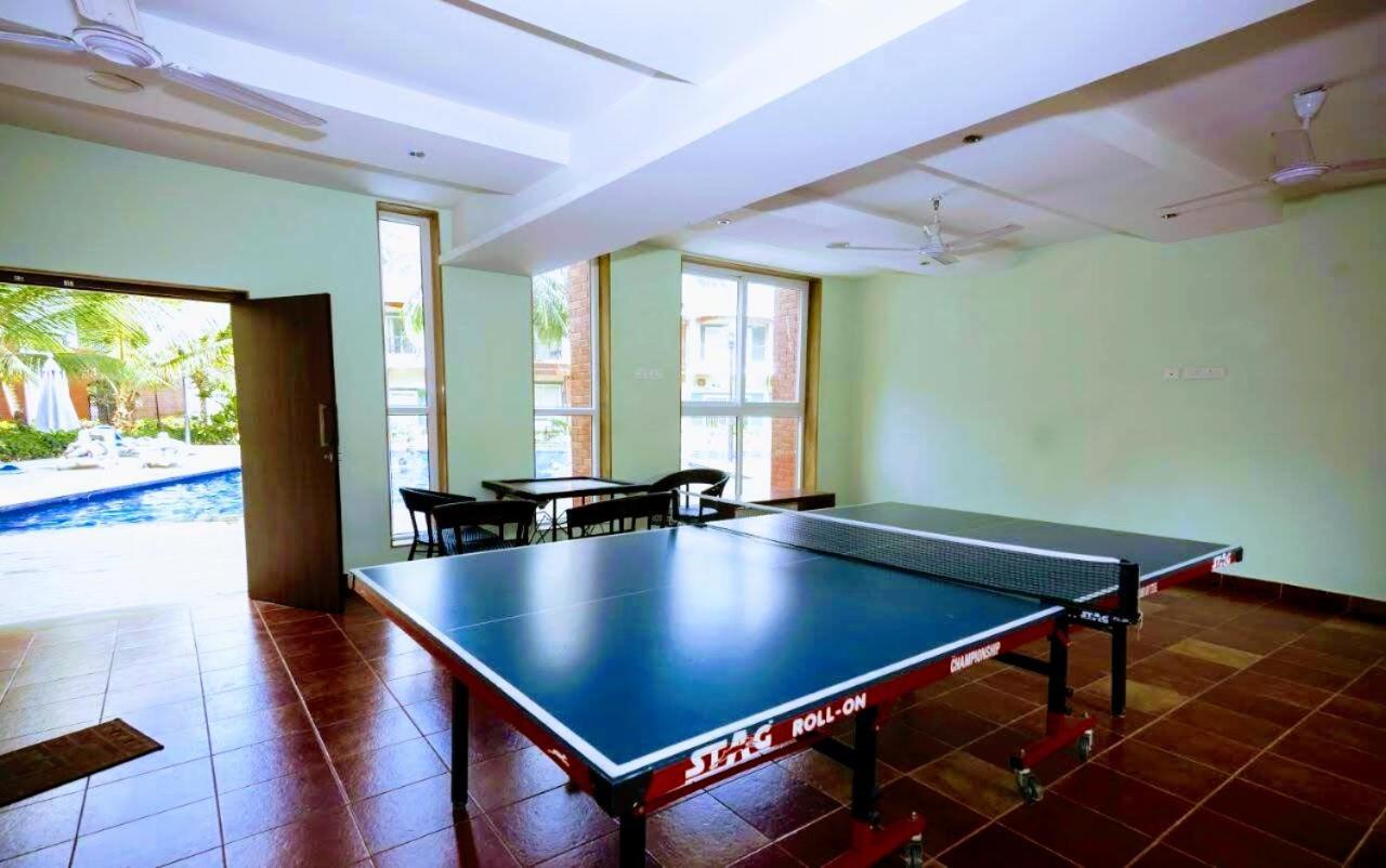 Beautiful 1 BHK With Pool Wi-Fi Cooking Gas Gym Caretakers Apartment Old Goa Exterior photo