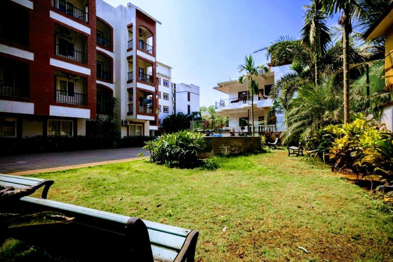 Beautiful 1 BHK With Pool Wi-Fi Cooking Gas Gym Caretakers Apartment Old Goa Exterior photo